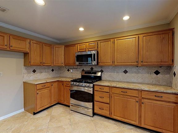 4th image of 1528 River Birch Dr