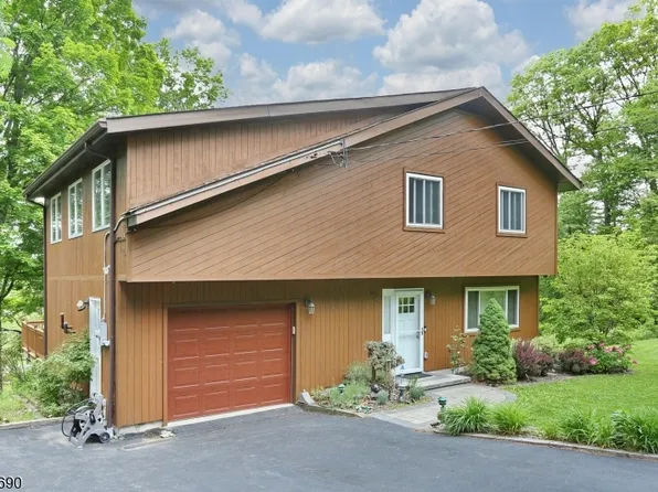 64 Larchmont Dr, West Milford Twp., NJ 07421