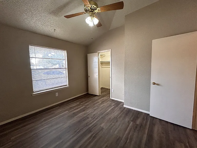 129 N Troy Ave #A — Photo 2