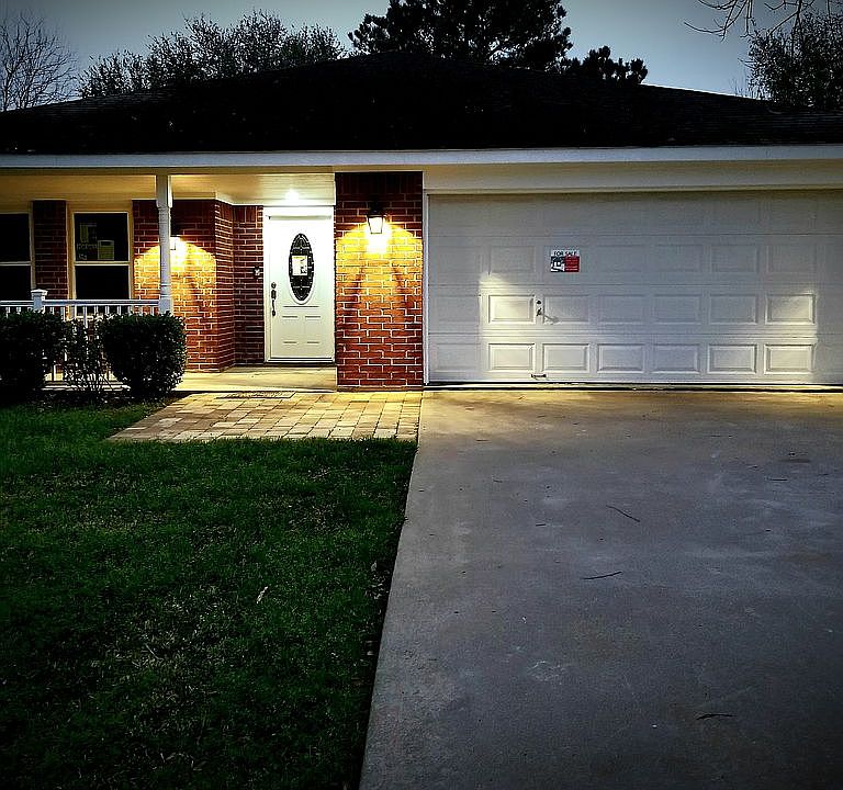 1st image of 121 Lillian Dr