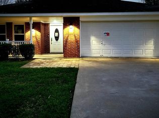121 Lillian Dr, West Columbia, TX 77486