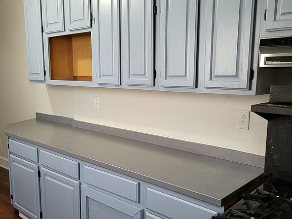 5th image of 924 Brown St
