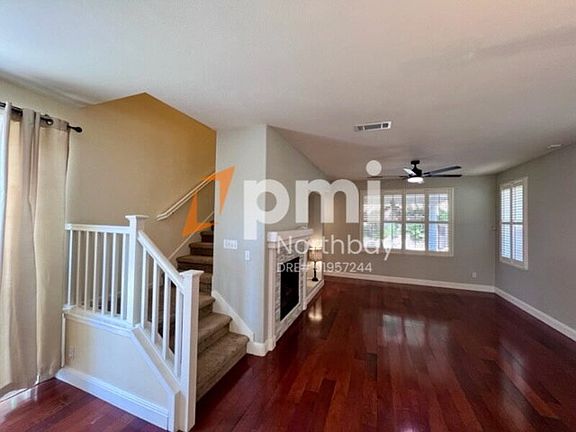 4th image of 1060 Villaggio Cir