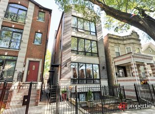 1512 W Victoria St #1, Chicago, IL 60660