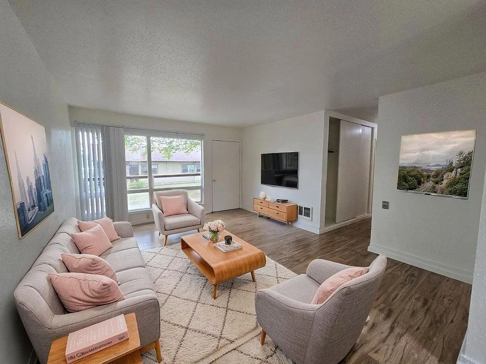 807 NE Alameda Ave