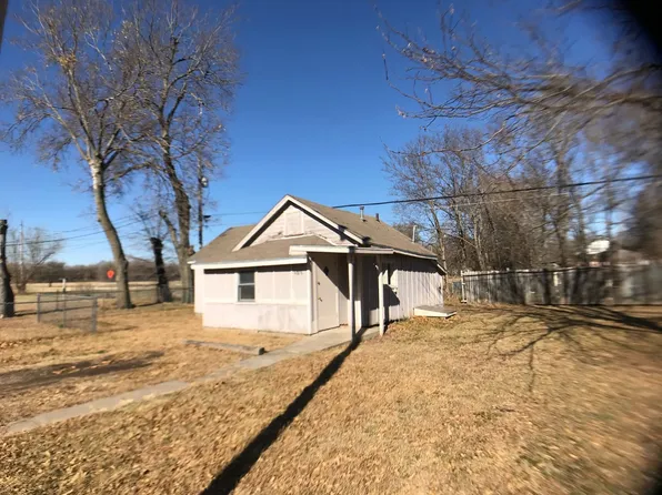 418 1/2 W 14th St, Junction City, KS 66441