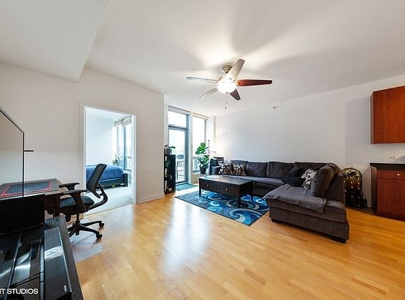 4th image of 565 W Quincy St Unit 1814