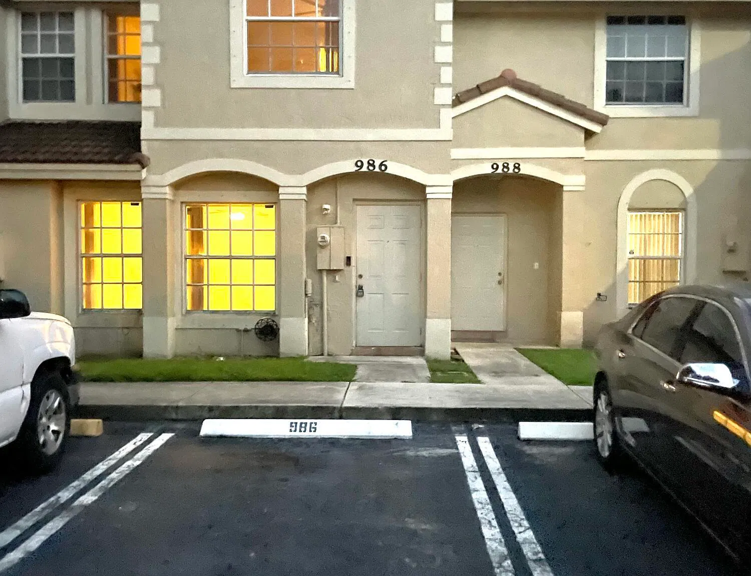 3 bed, 2.5 bath, 1329 sqft, $2,600 — Photo 1
