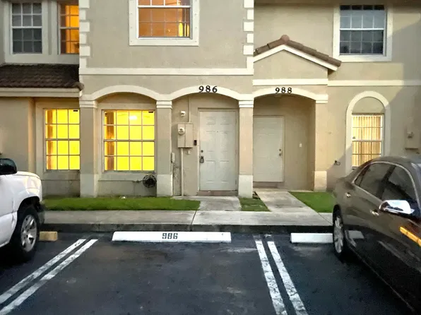986 Summit Lake Dr, West Palm Beach, FL 33406