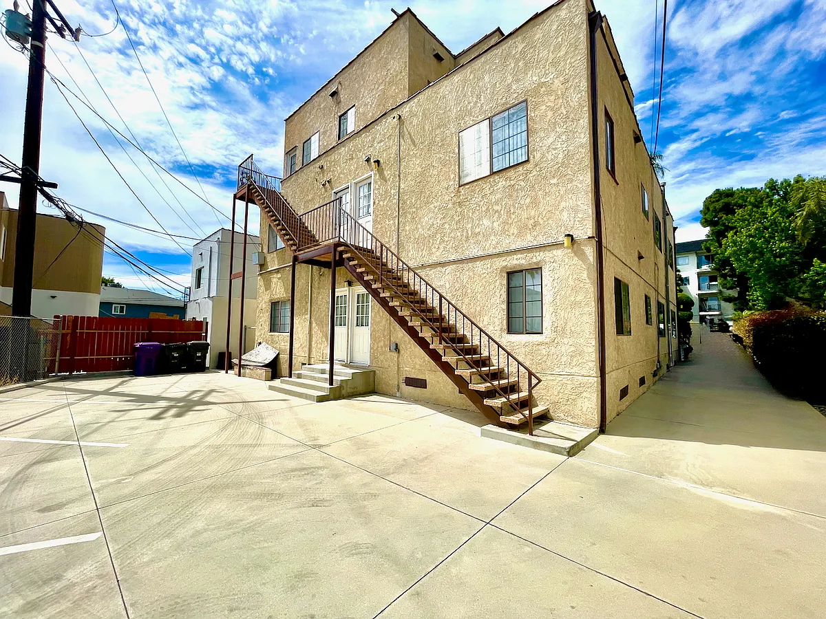 Building Photo - 3638 E 1st St #NA