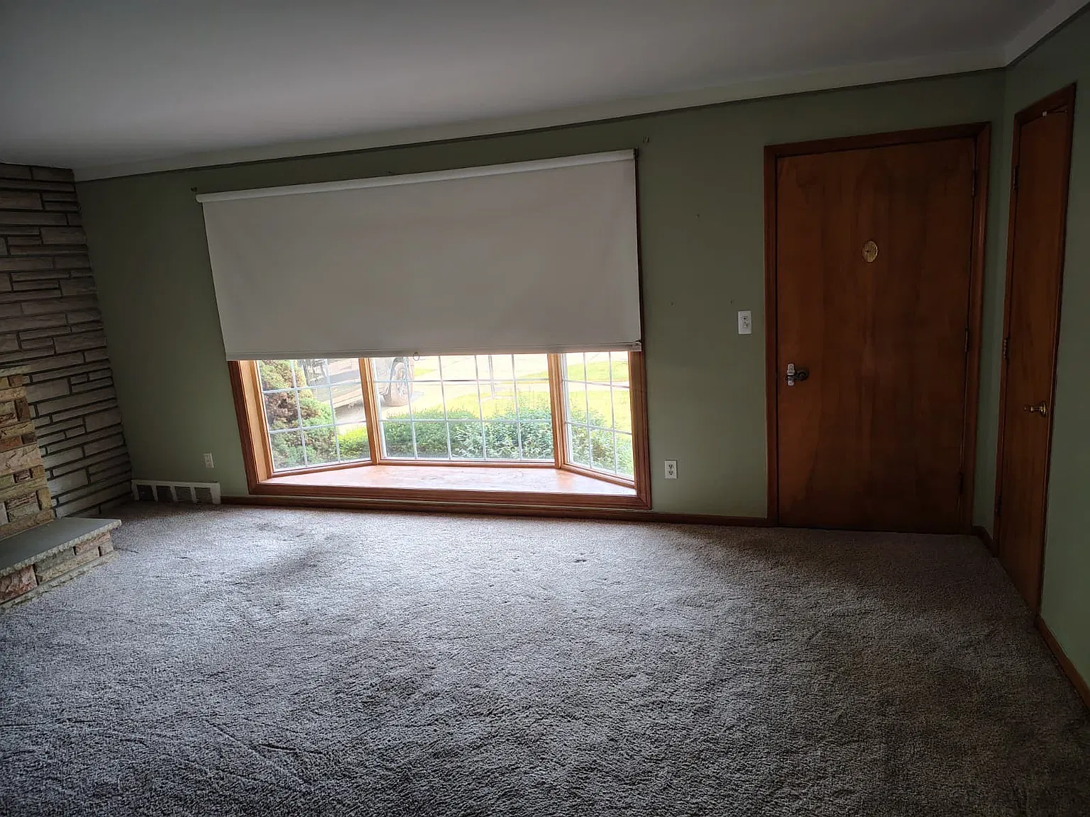 3 bed, 999 sqft, $1,749 — Photo 3