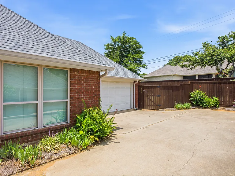 2942 Woodland Hills Dr — Photo 43