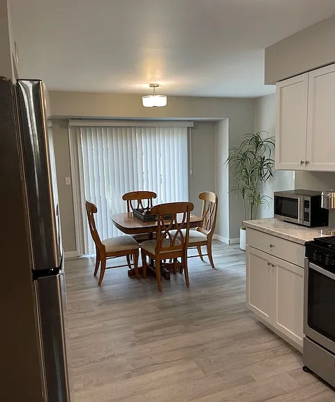 1242 Hollywood St NE — Photo 3