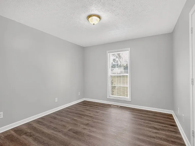 108 Roberts Dr — Photo 22