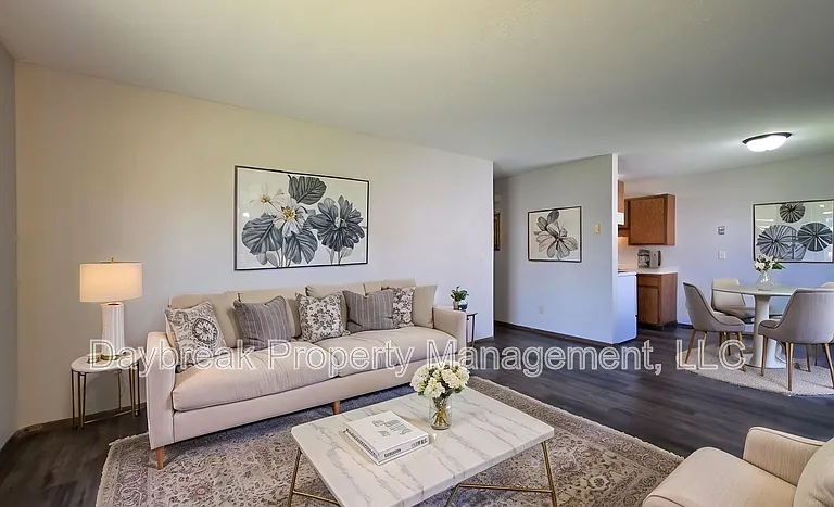 2408 3rd Ave N #12 — Photo 1
