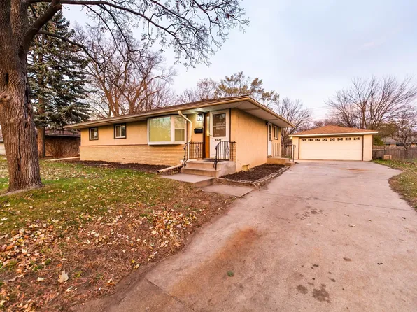 5933 5th St NE, Fridley, MN 55432