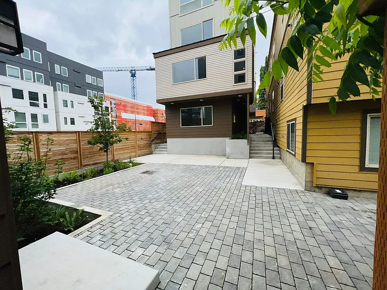 South Lane Apartments — Photo 2