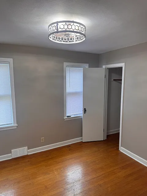 2 bed, $1,300 — Photo 4