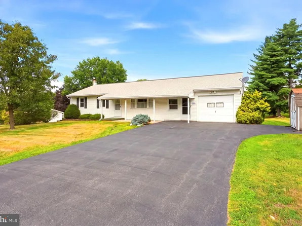 56 Hillview Rd, Birdsboro, PA 19508