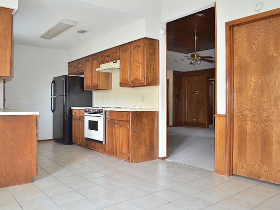 4th image of 5620 Caracas Dr