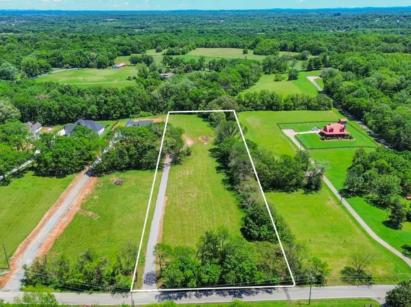 1879 Neelys Bend Rd, Madison, TN 37115