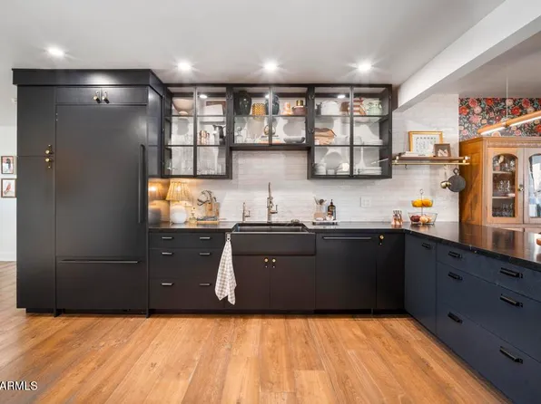 8221 E EDGEMONT Avenue, Scottsdale, AZ 85257