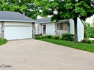 2211 Southgate Dr SE, KENTWOOD, MI 49508