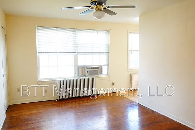 8400 Greenwood Ave #4