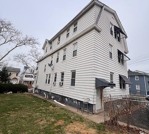 2nd image of 186 Linden Ave