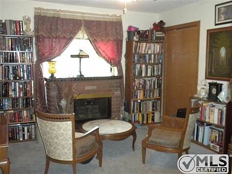 4th image of 125 Poplar St