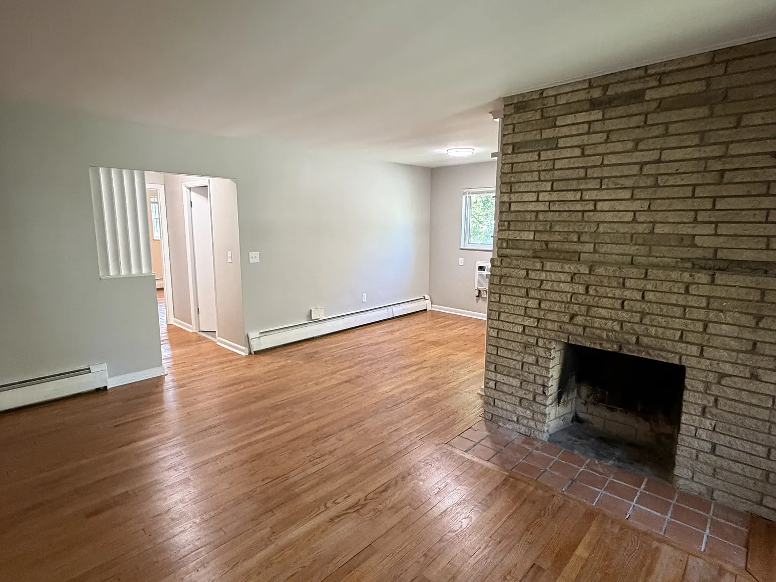 1546 Beacon St — Photo 2