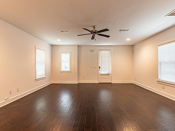 3rd image of 716 Cottage Park Dr