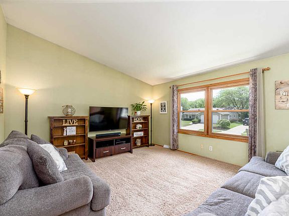 4th image of 8581 S Sharon Dr