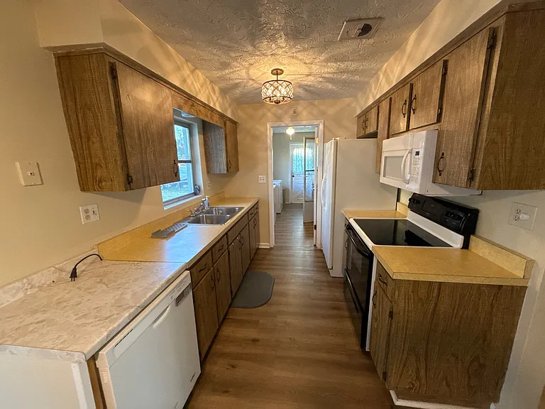 219 S Jefferson St — Photo 4