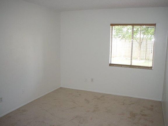 5th image of 2319 Millbank Dr