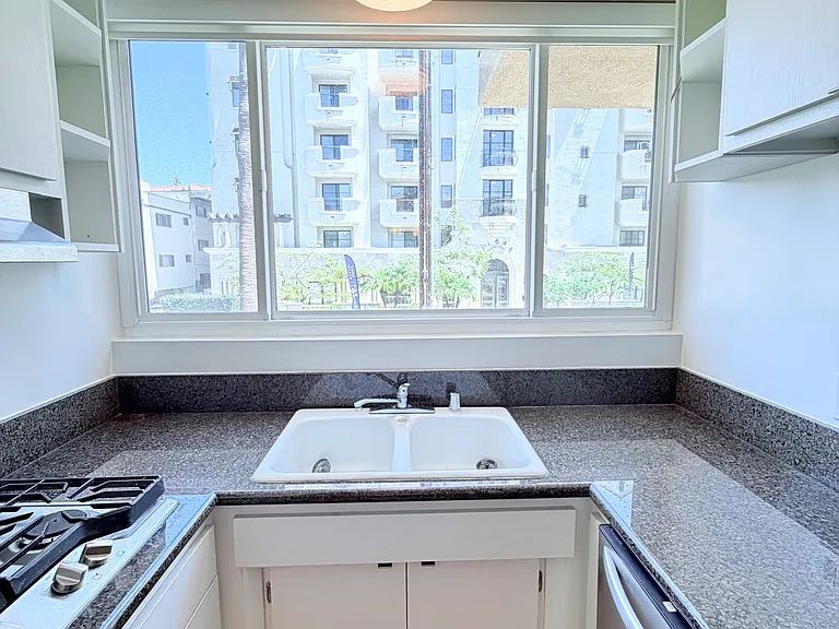 11635 Mayfield Ave #2 — Photo 8
