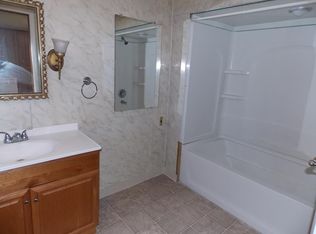 61 Dunsbach Rd, Halfmoon, NY 12065