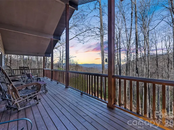 831 Forest Run Rd, Whittier, NC 28789