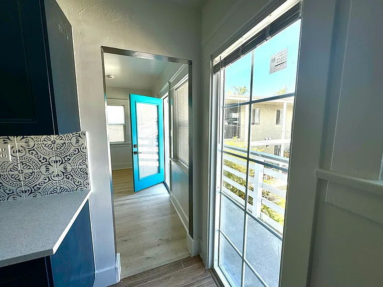 279 Redondo Ave #B — Photo 14