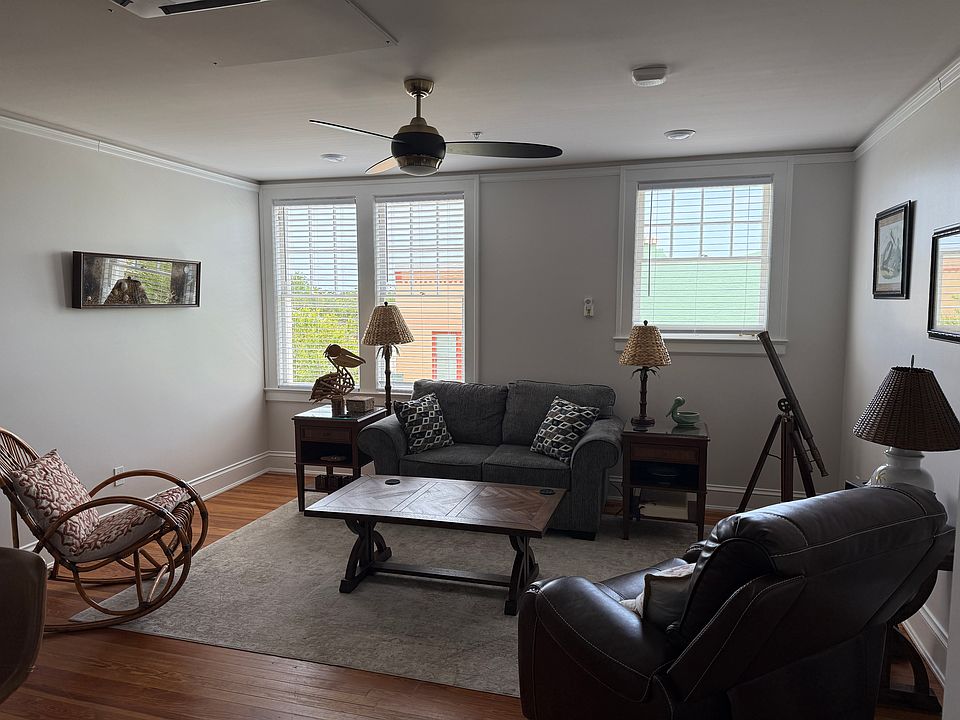 Living room windows overlook northbound US1