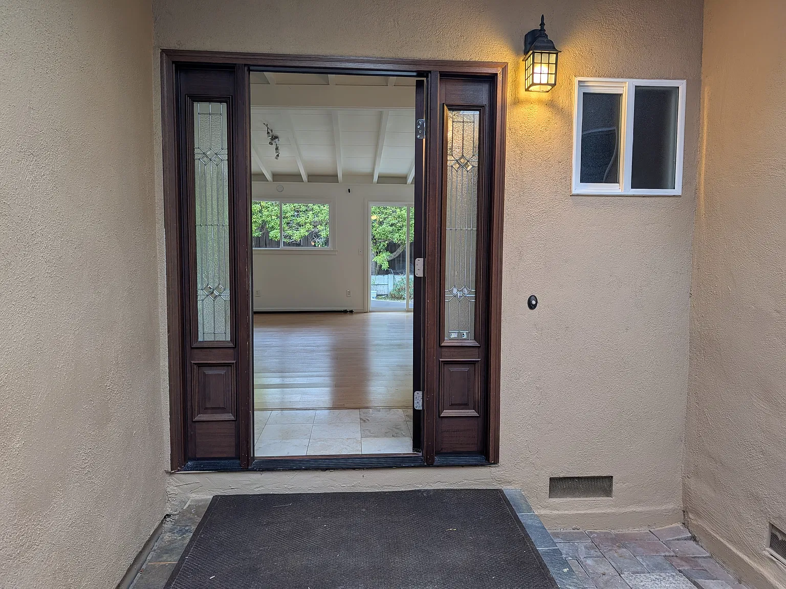 5 bed, 2010 sqft, $9,500 — Photo 2