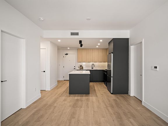5th image of 111 Buller St #603