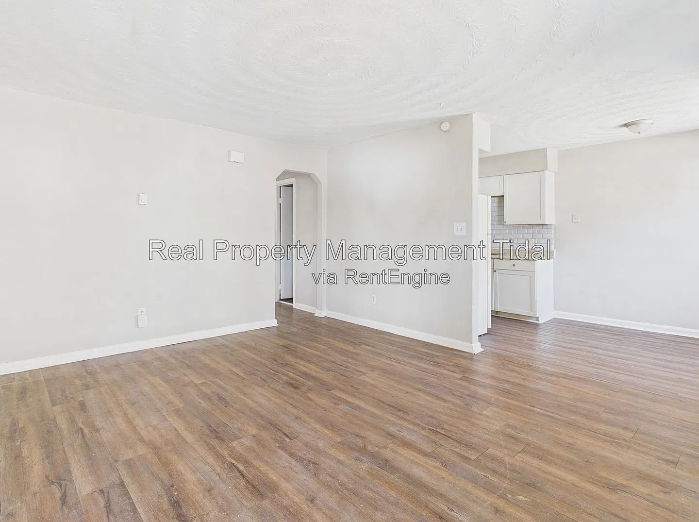 2 bed, 1.0 bath, 745 sqft, $1,250 — Photo 2