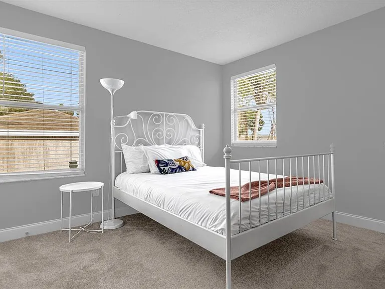 2820 Smithfield Dr — Photo 29