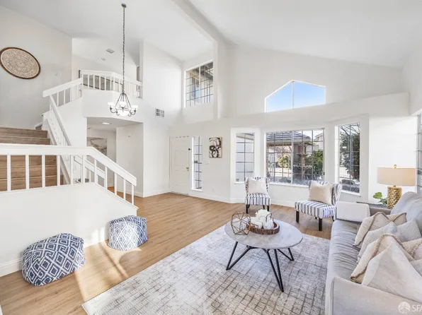 127 Halsey Ct, Hercules, CA 94547