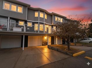 677 E Regal Park NE, Calgary, AB T2E 0S6