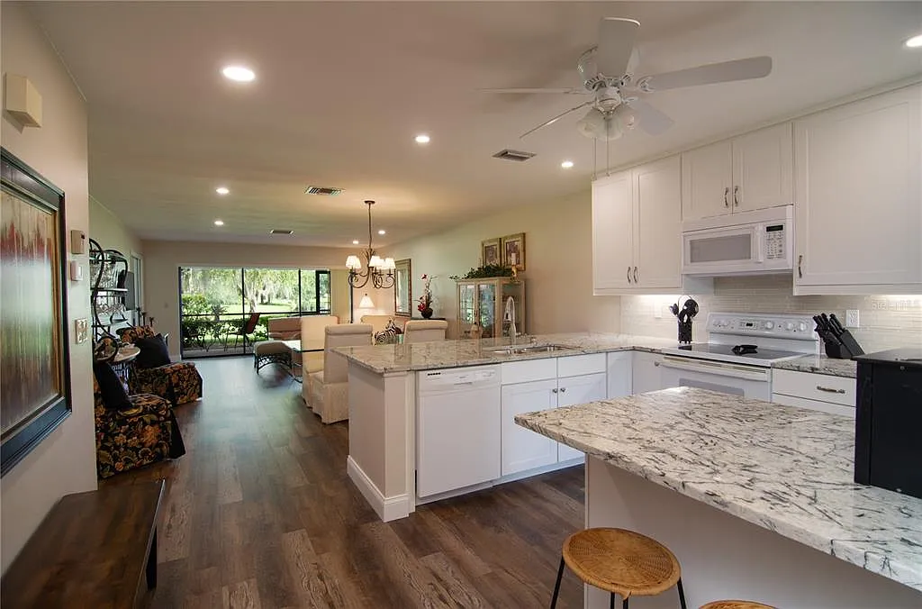 2 bed, 2.0 bath, 1529 sqft, $1,800 — Photo 3