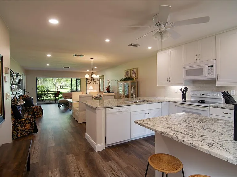 5635 Golf Pointe Dr #101 — Photo 3