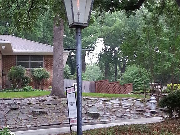 3rd image of 3204 Cambridge Dr