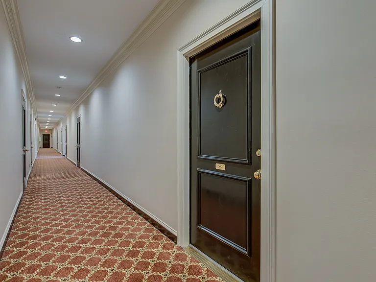 Top floor, corner unit